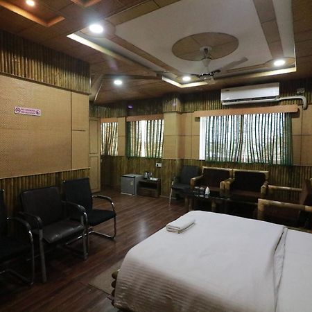Hotel Himalaya Αγκαρτάλα Εξωτερικό φωτογραφία