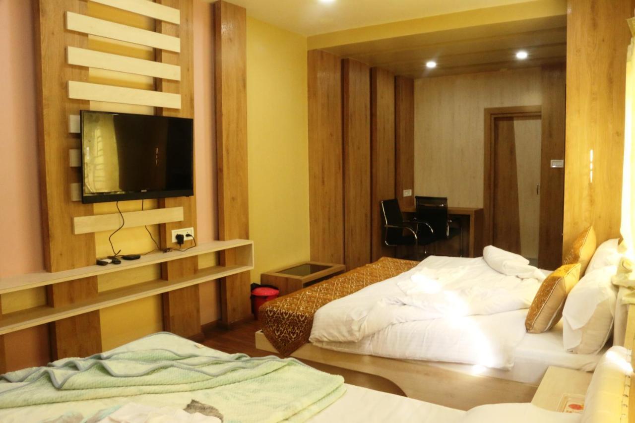 Hotel Himalaya Αγκαρτάλα Εξωτερικό φωτογραφία