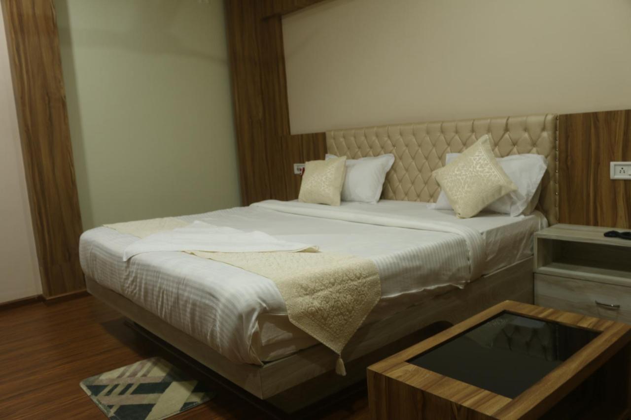 Hotel Himalaya Αγκαρτάλα Εξωτερικό φωτογραφία