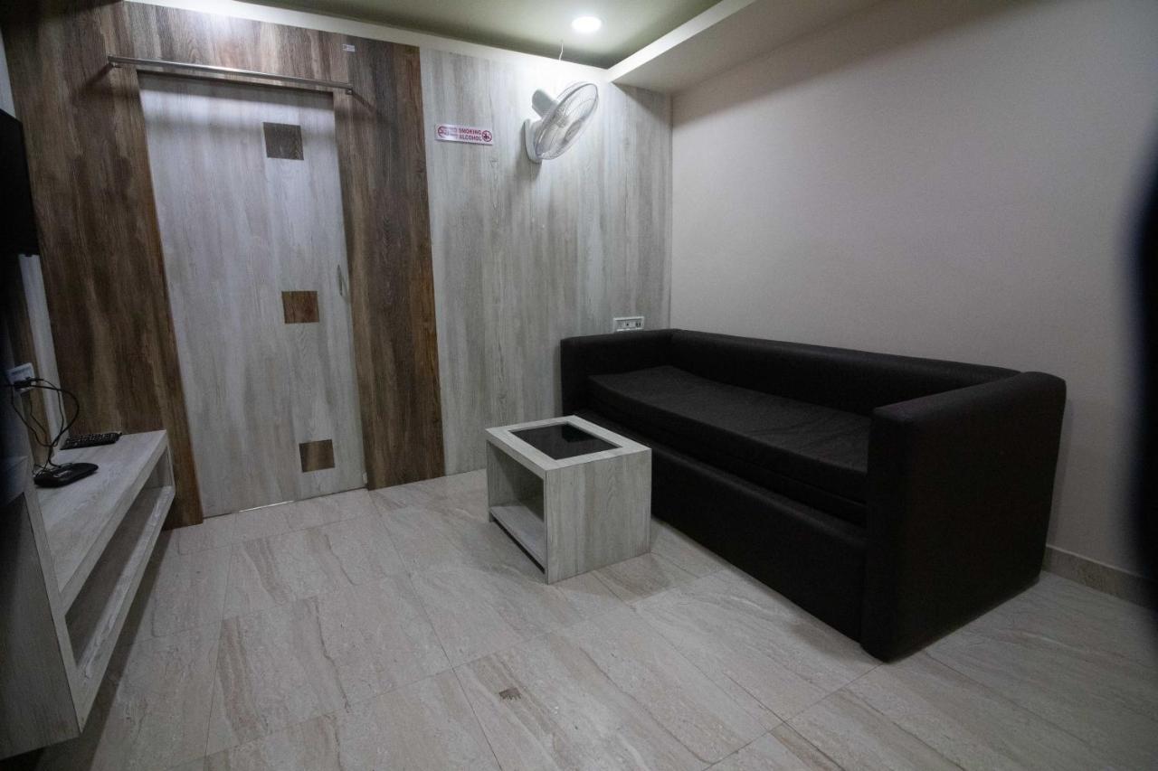 Hotel Himalaya Αγκαρτάλα Εξωτερικό φωτογραφία