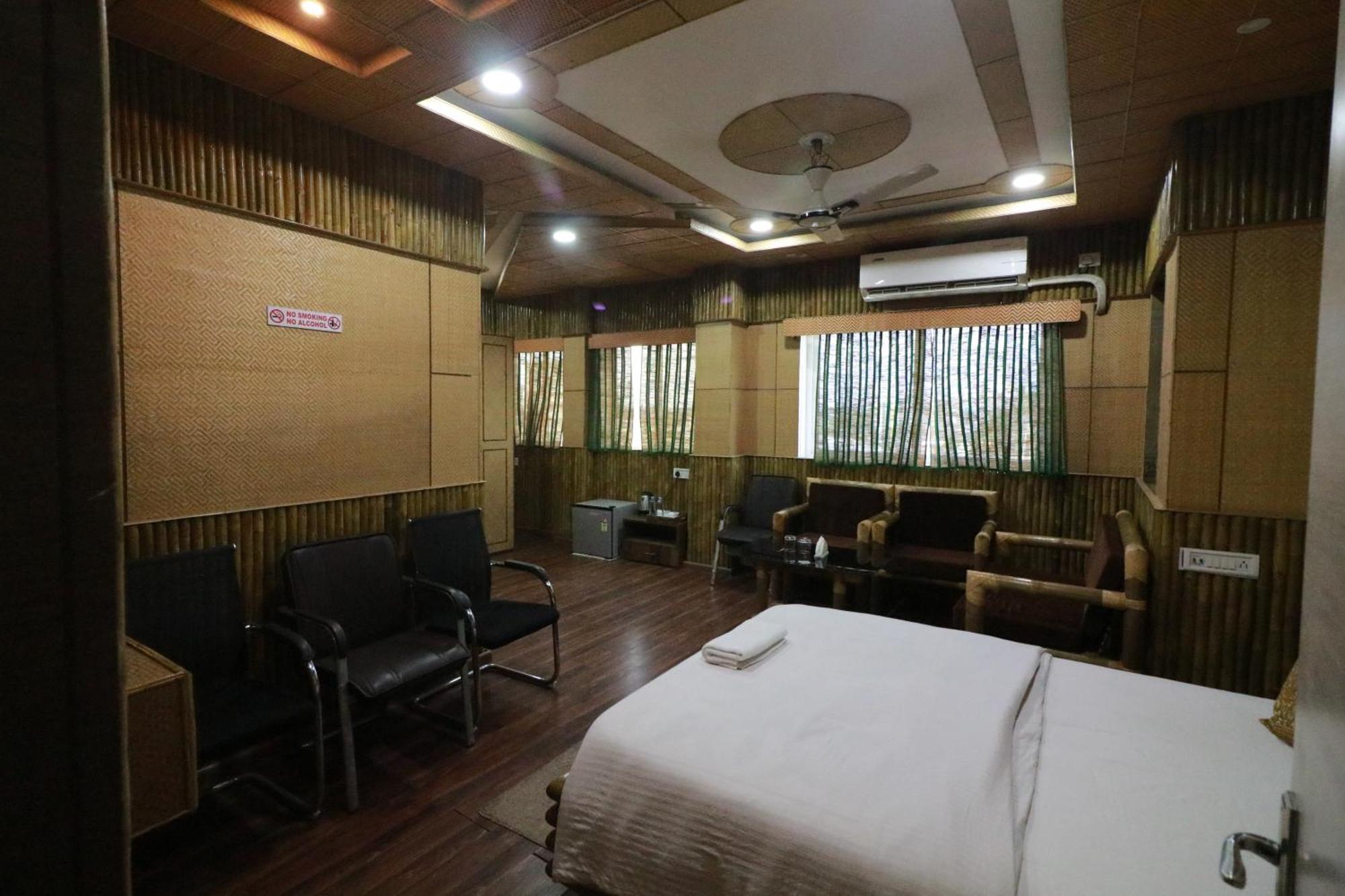 Hotel Himalaya Αγκαρτάλα Εξωτερικό φωτογραφία