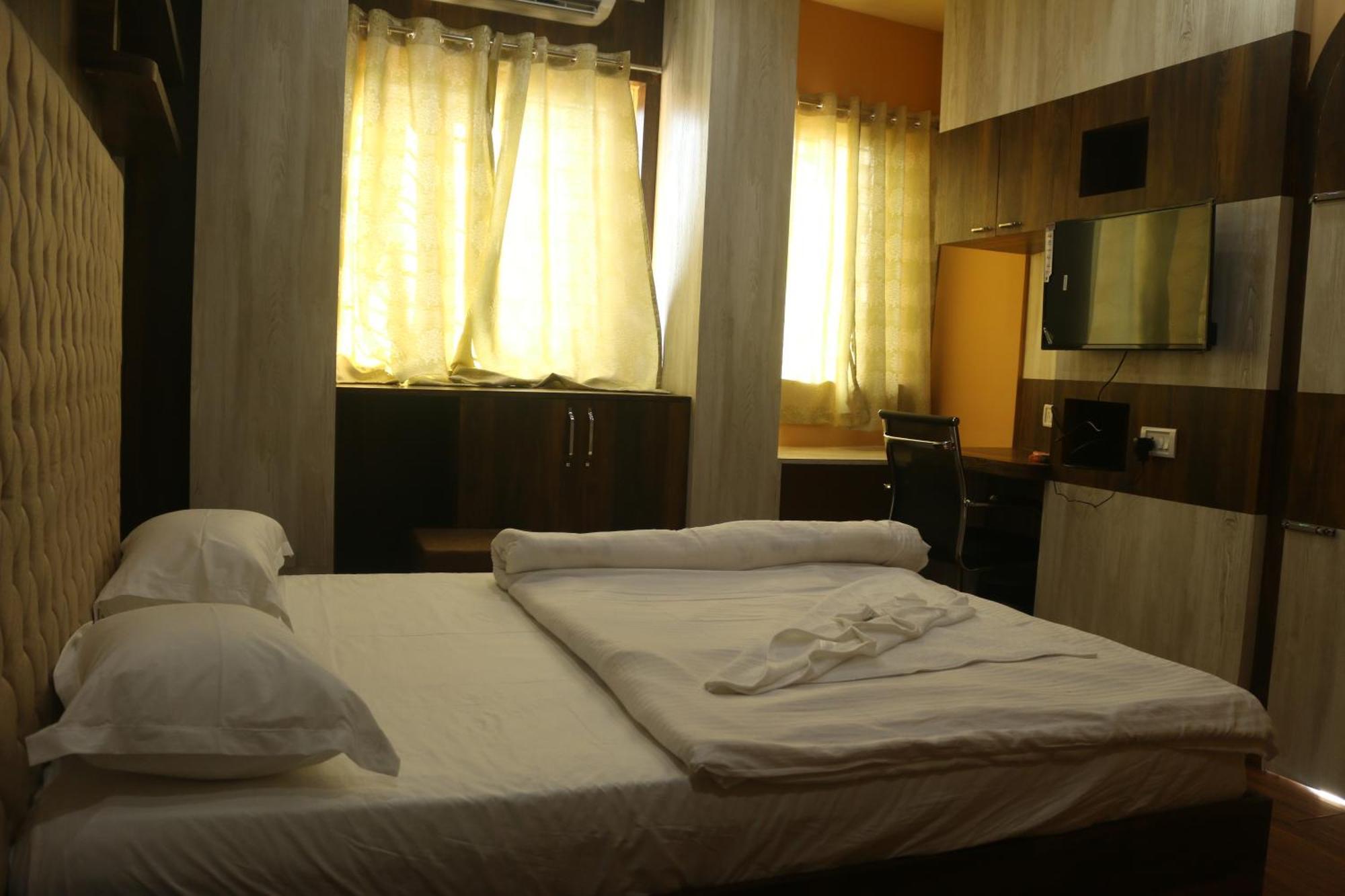 Hotel Himalaya Αγκαρτάλα Εξωτερικό φωτογραφία