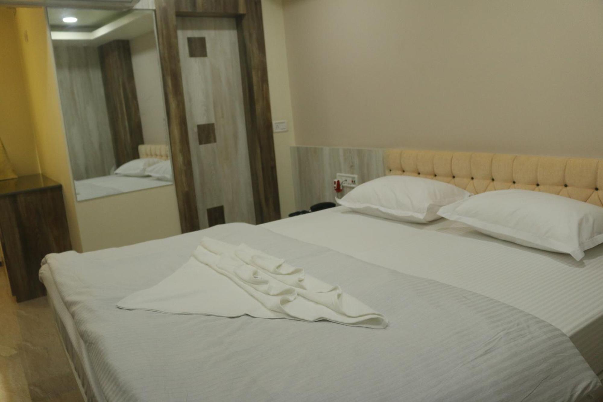 Hotel Himalaya Αγκαρτάλα Εξωτερικό φωτογραφία