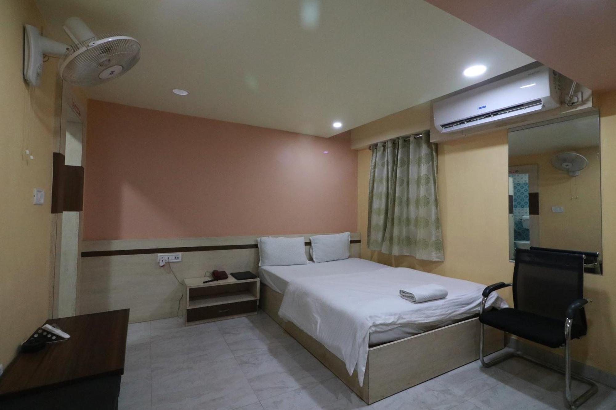 Hotel Himalaya Αγκαρτάλα Εξωτερικό φωτογραφία