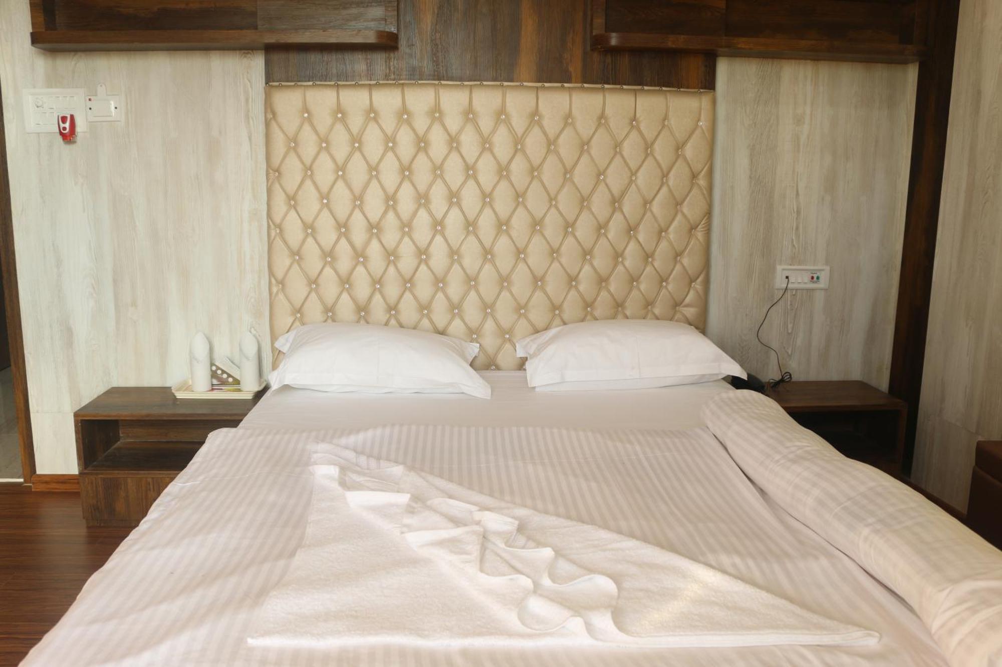 Hotel Himalaya Αγκαρτάλα Εξωτερικό φωτογραφία