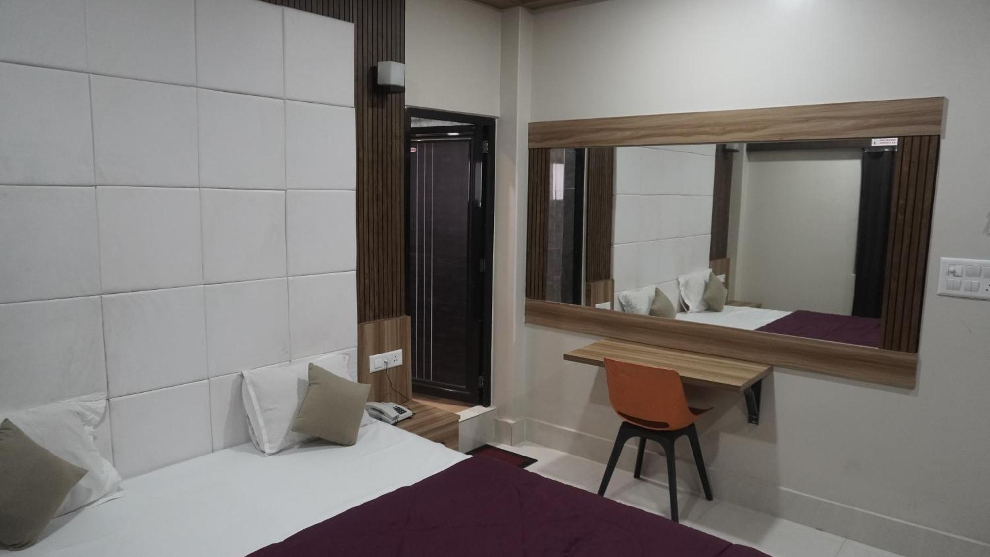 Hotel Himalaya Αγκαρτάλα Εξωτερικό φωτογραφία