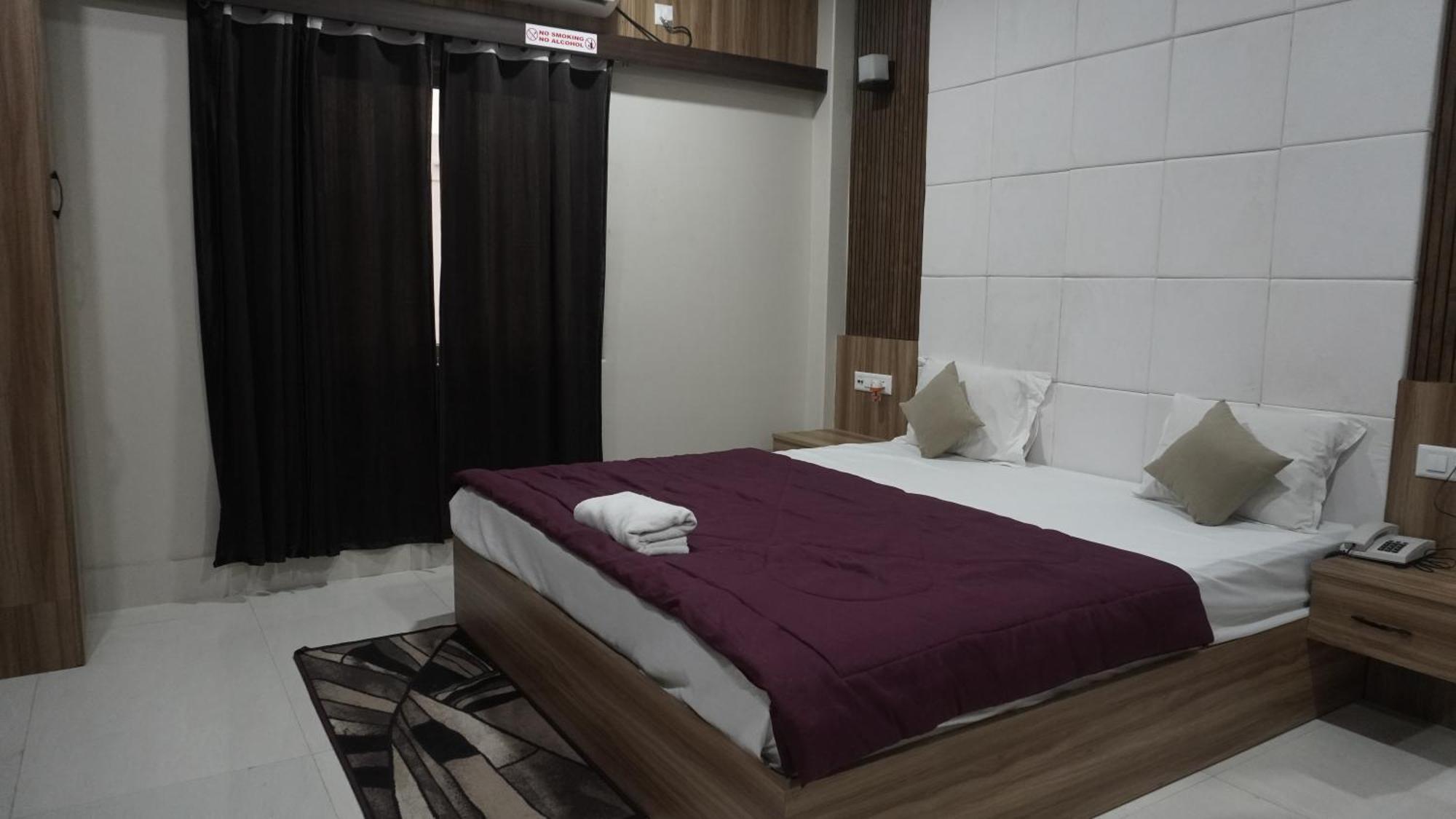Hotel Himalaya Αγκαρτάλα Εξωτερικό φωτογραφία