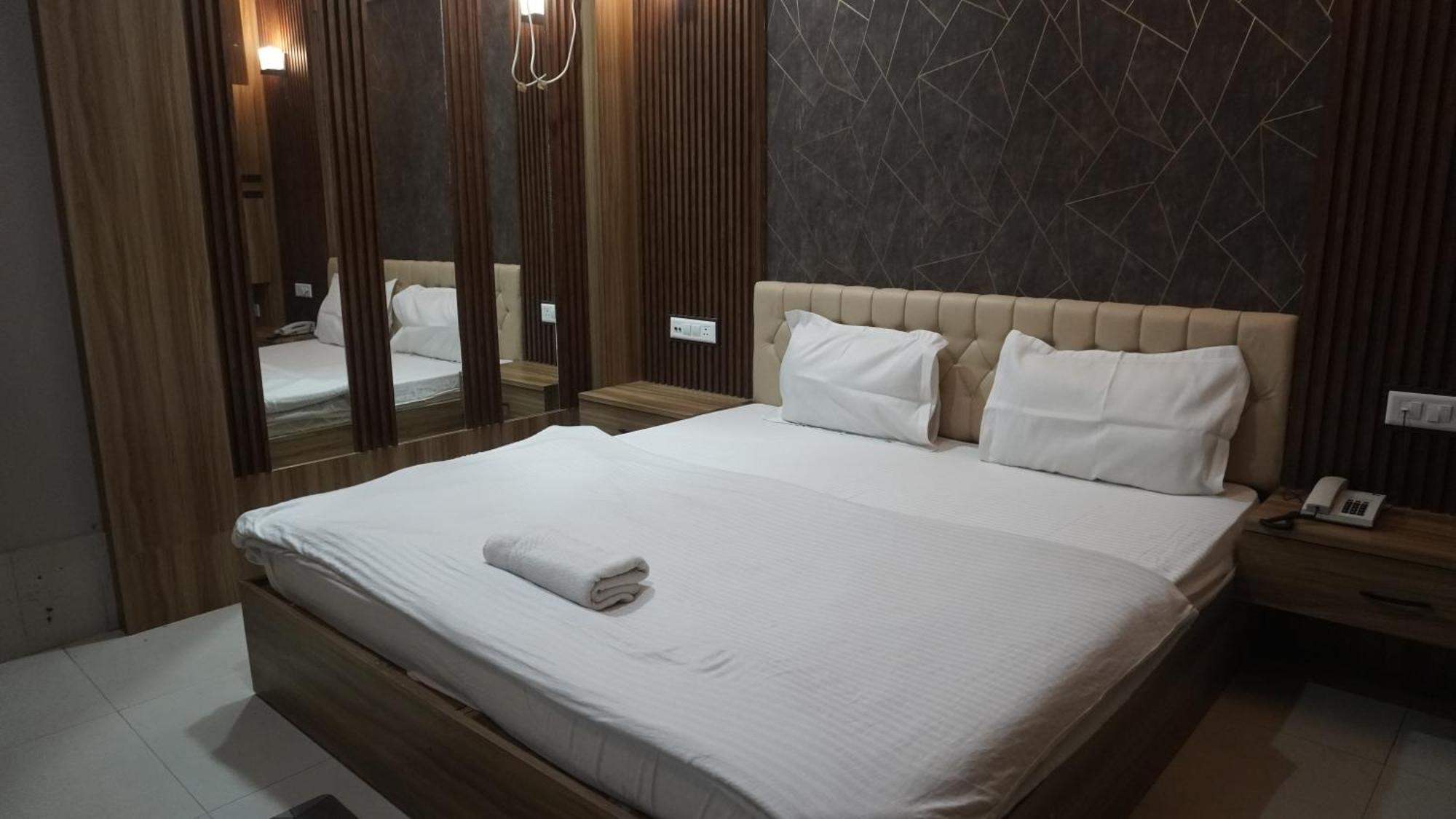 Hotel Himalaya Αγκαρτάλα Εξωτερικό φωτογραφία