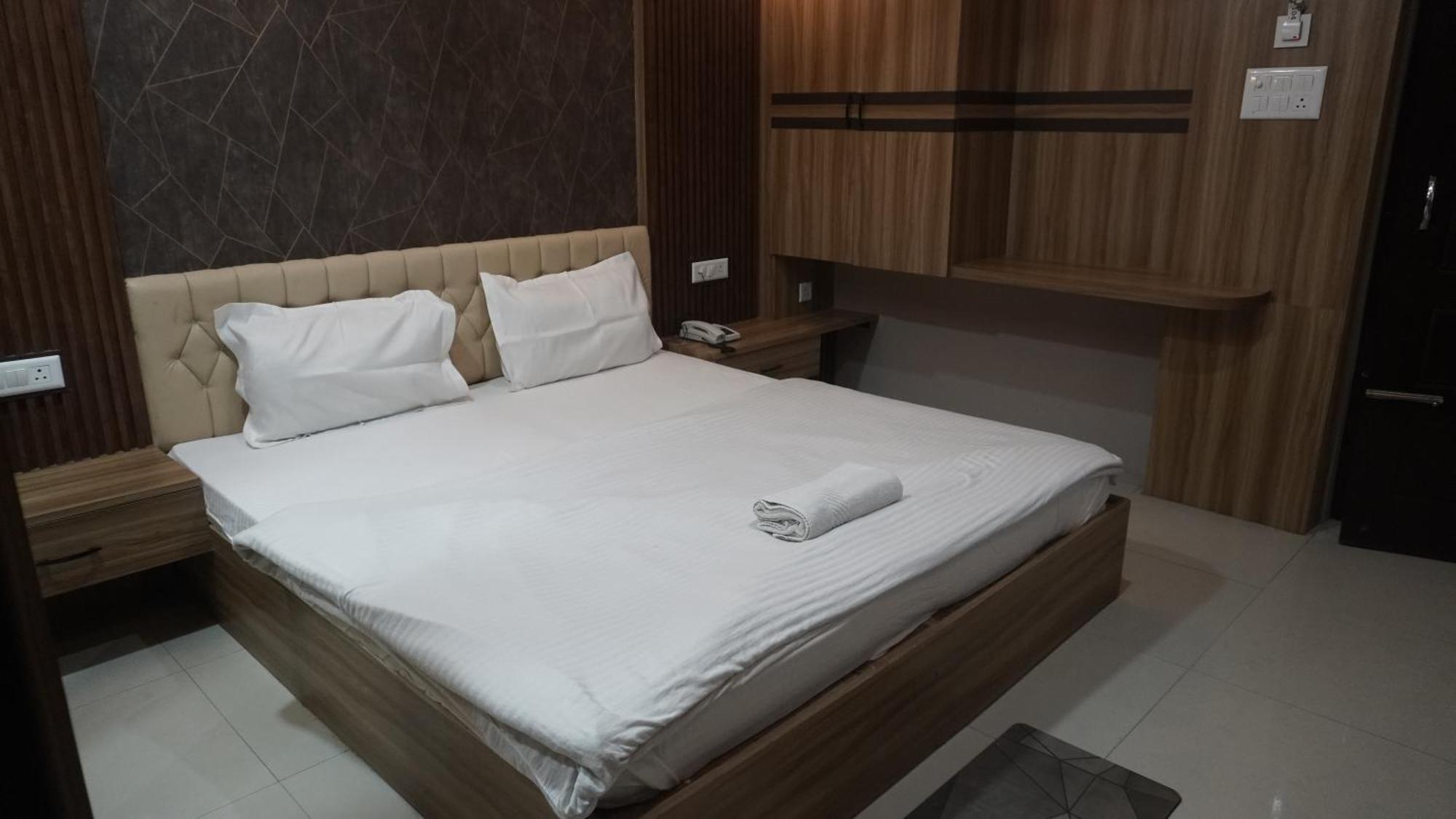 Hotel Himalaya Αγκαρτάλα Εξωτερικό φωτογραφία